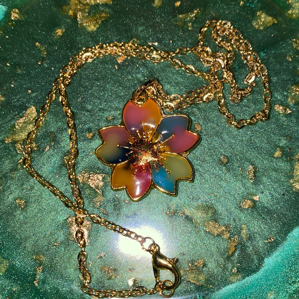 Multicolor Flower Pendant Necklace